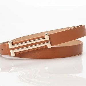 Classy belt with H hardware